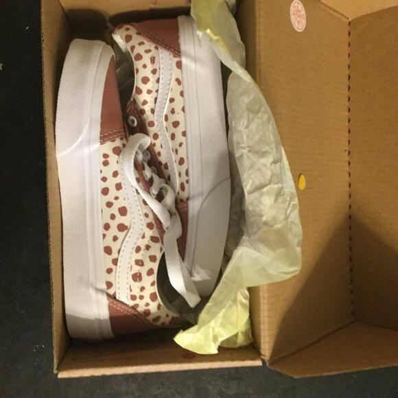 NWT in box girls Vans size 12 pink and white great for back to school - Picture 5 of 5